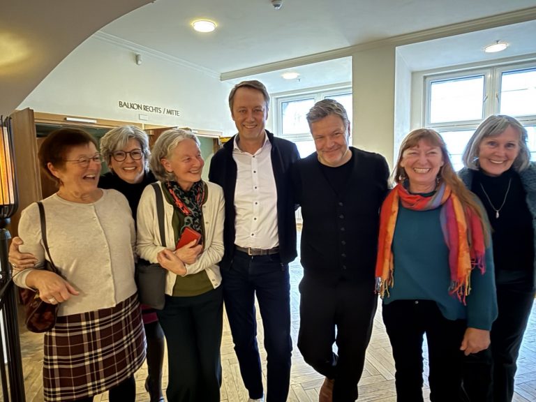 Jetzt. Wohin. Am 6.12. hieß es für sieben Mitglieder von Grüne Haan: Auf nach Essen in die Lichtburg zu Robert Habeck.